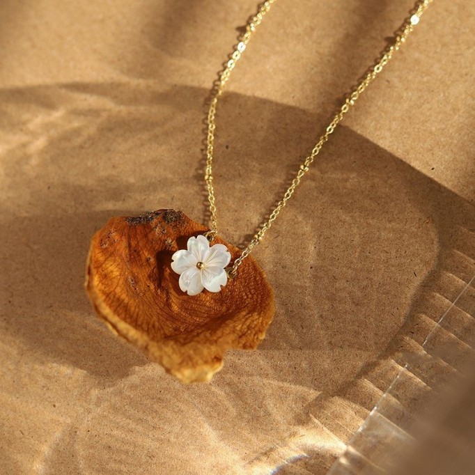 White Flora 18k Gold Plated