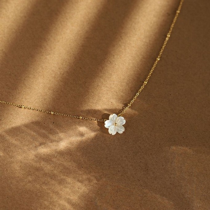 White Flora 18k Gold Plated